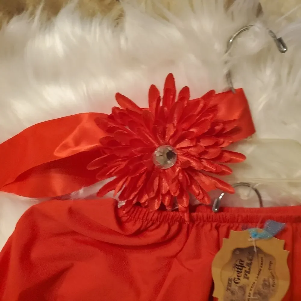 boutique red white